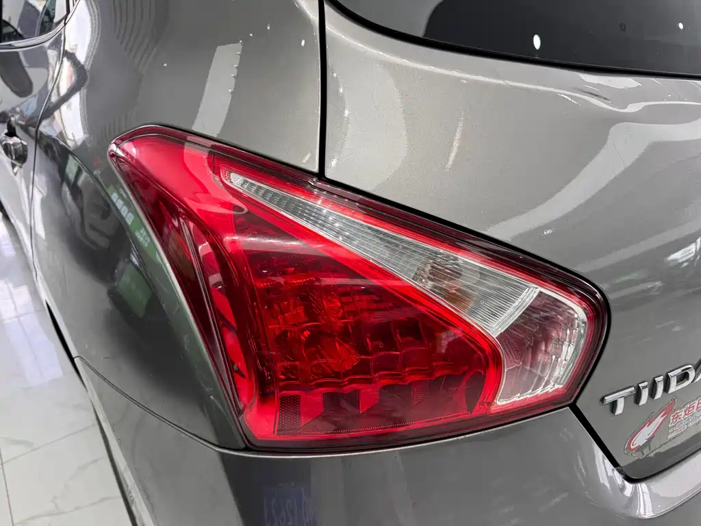 Nissan Tiida — миниатюра 7