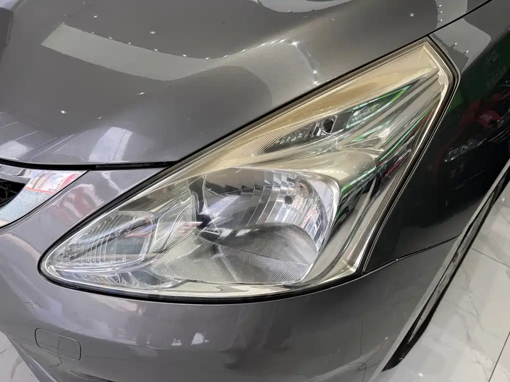 Nissan Tiida — миниатюра 10