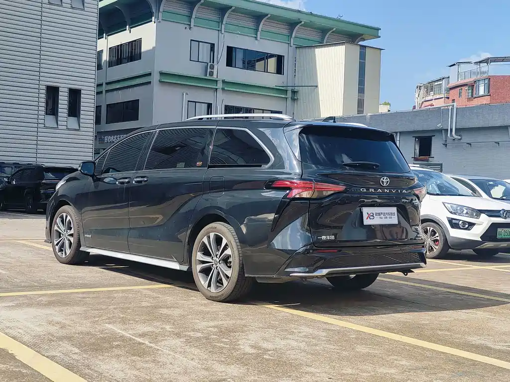 Toyota Granvia 2023 2.5L Flagship VIP