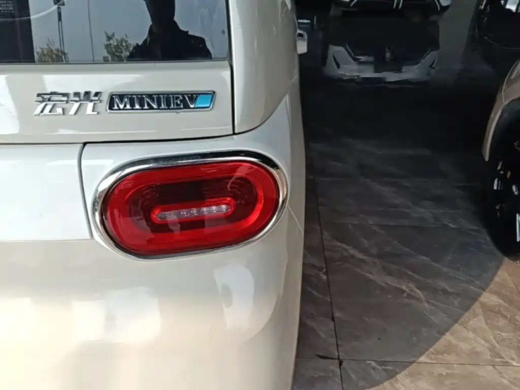 Wuling MINIEV — миниатюра 8