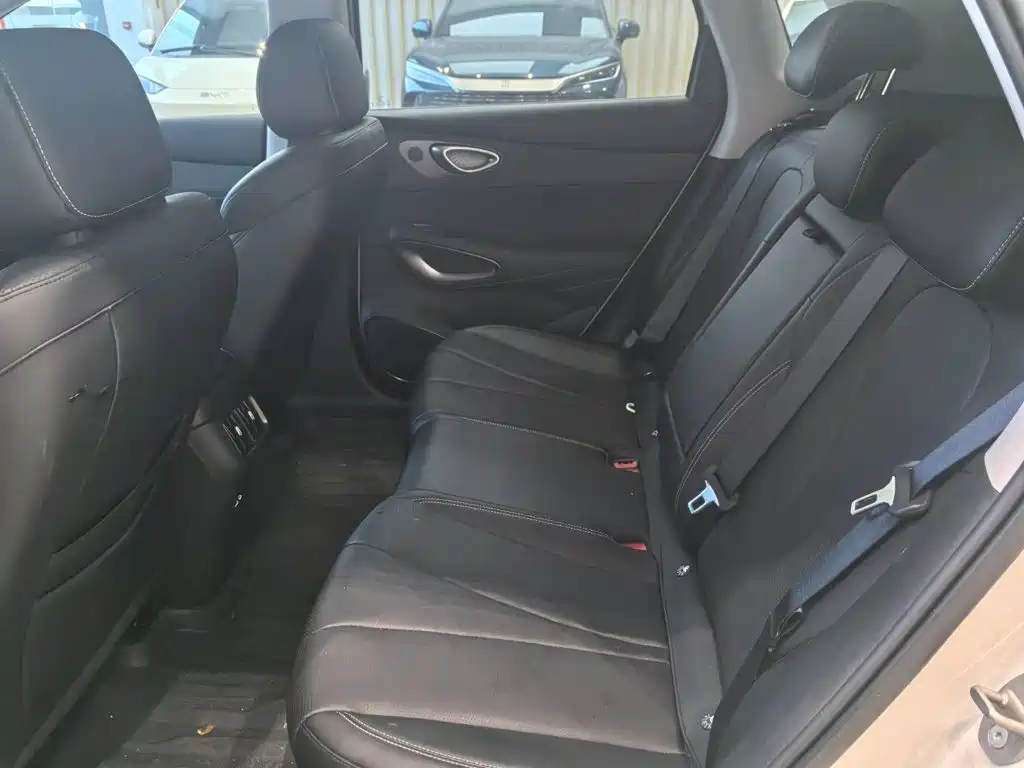 BYD Sealion 05 EV — миниатюра 11