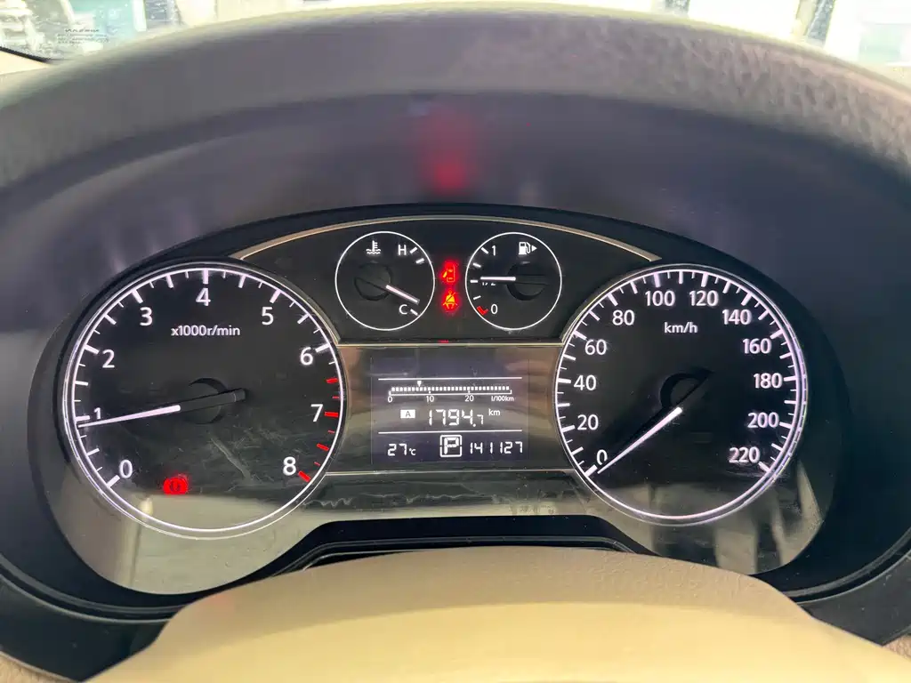 Nissan Tiida — миниатюра 13