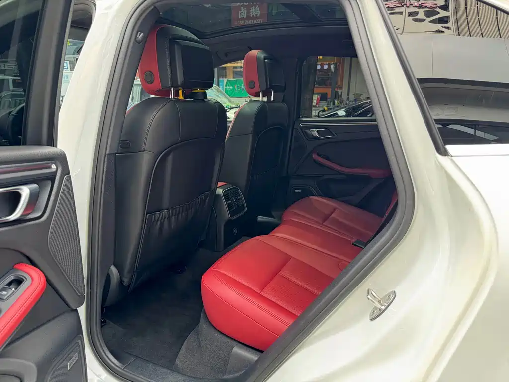 Porsche Macan — миниатюра 6