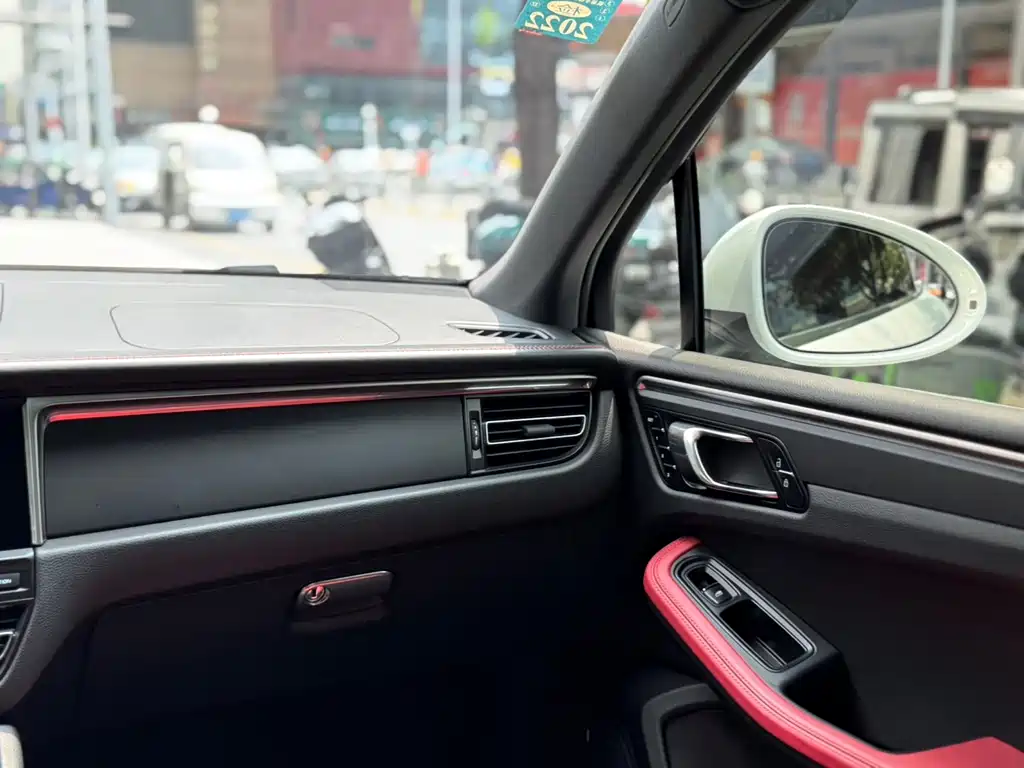 Porsche Macan — миниатюра 13