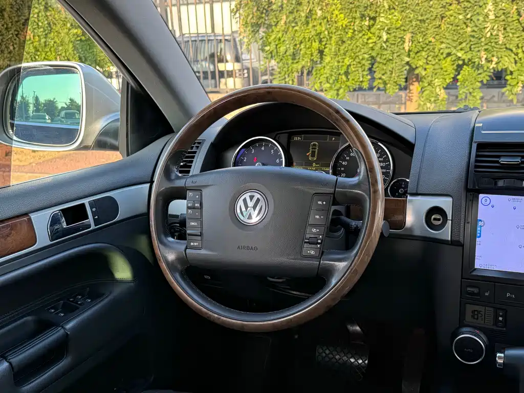 Volkswagen Touareg — миниатюра 12