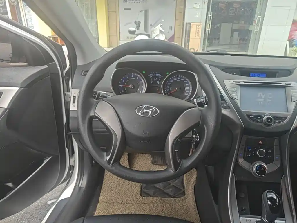 Hyundai Elantra Langdong — миниатюра 11