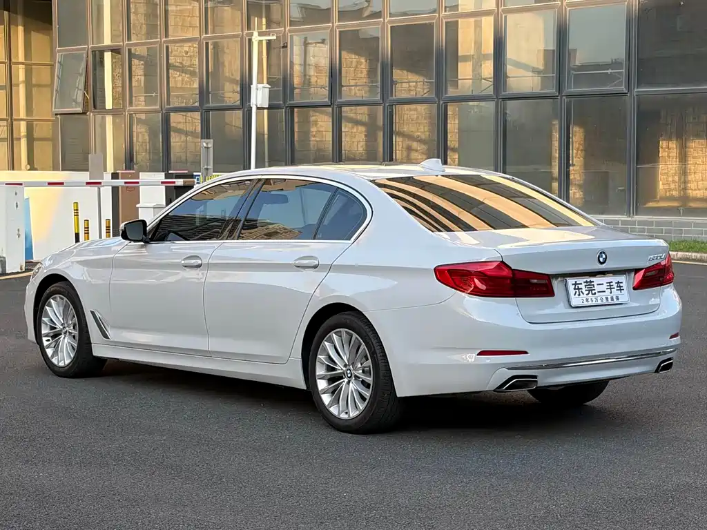 BMW 5 Series — миниатюра 14