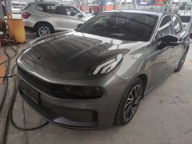 Lynk & Co 03