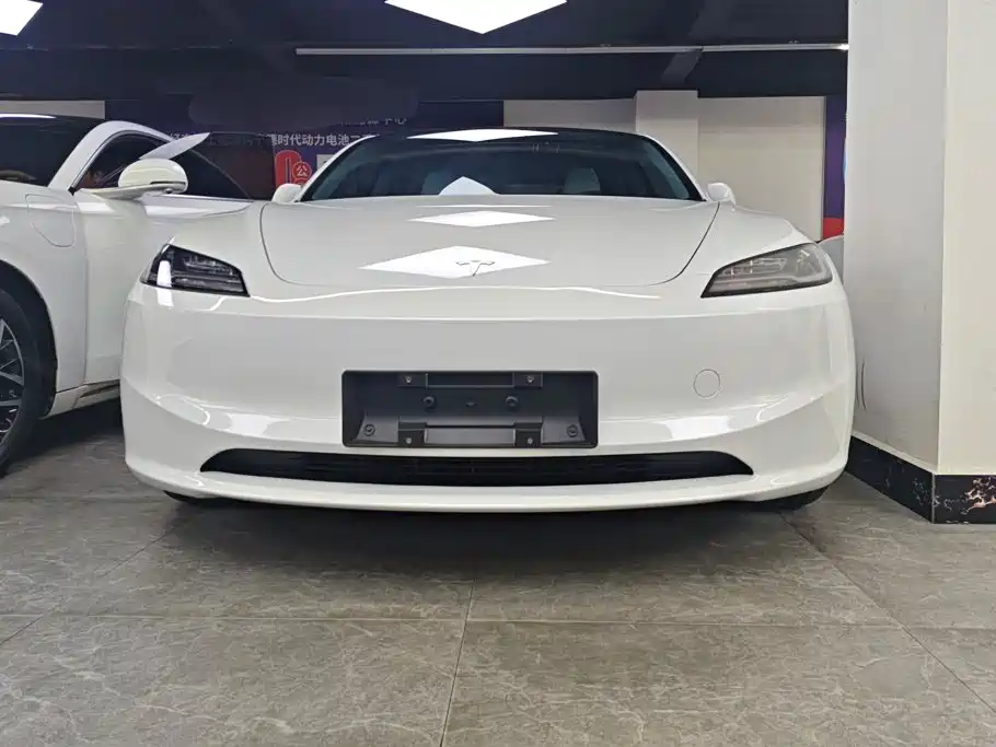 Tesla Model 3 — миниатюра 2