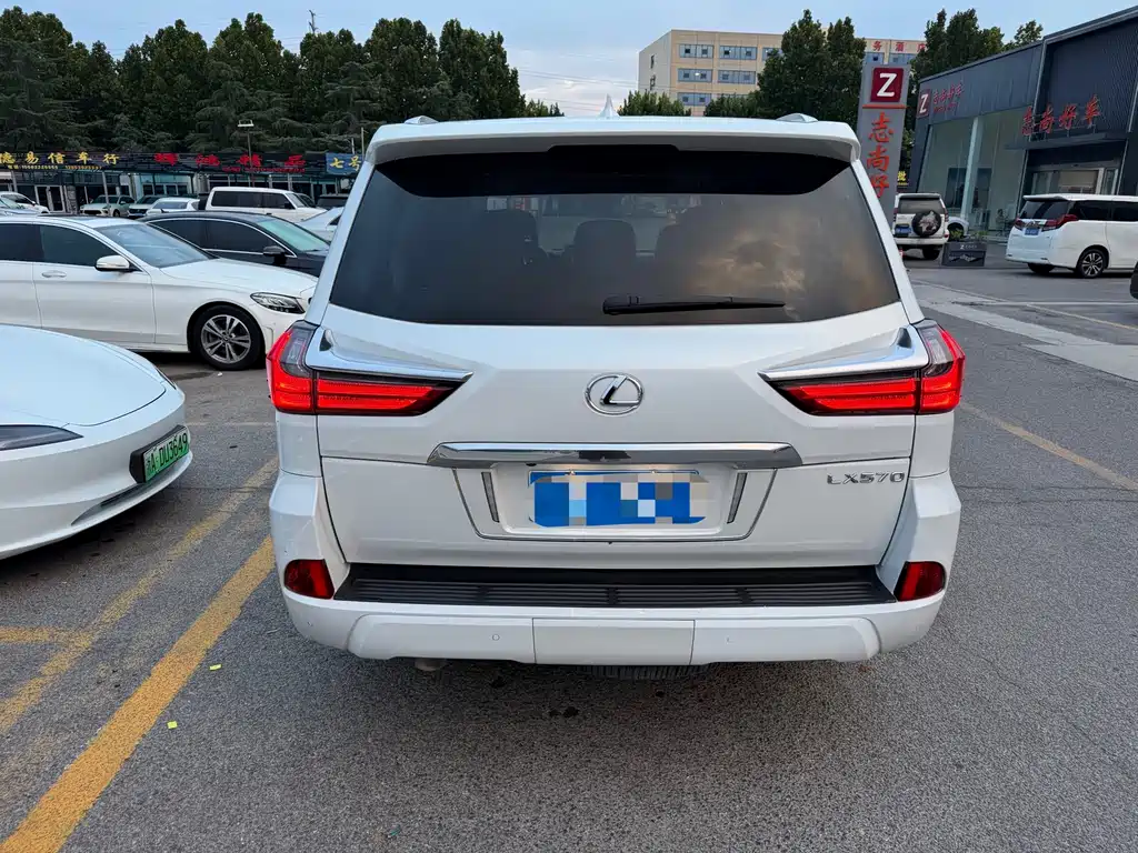 Lexus LX — миниатюра 9