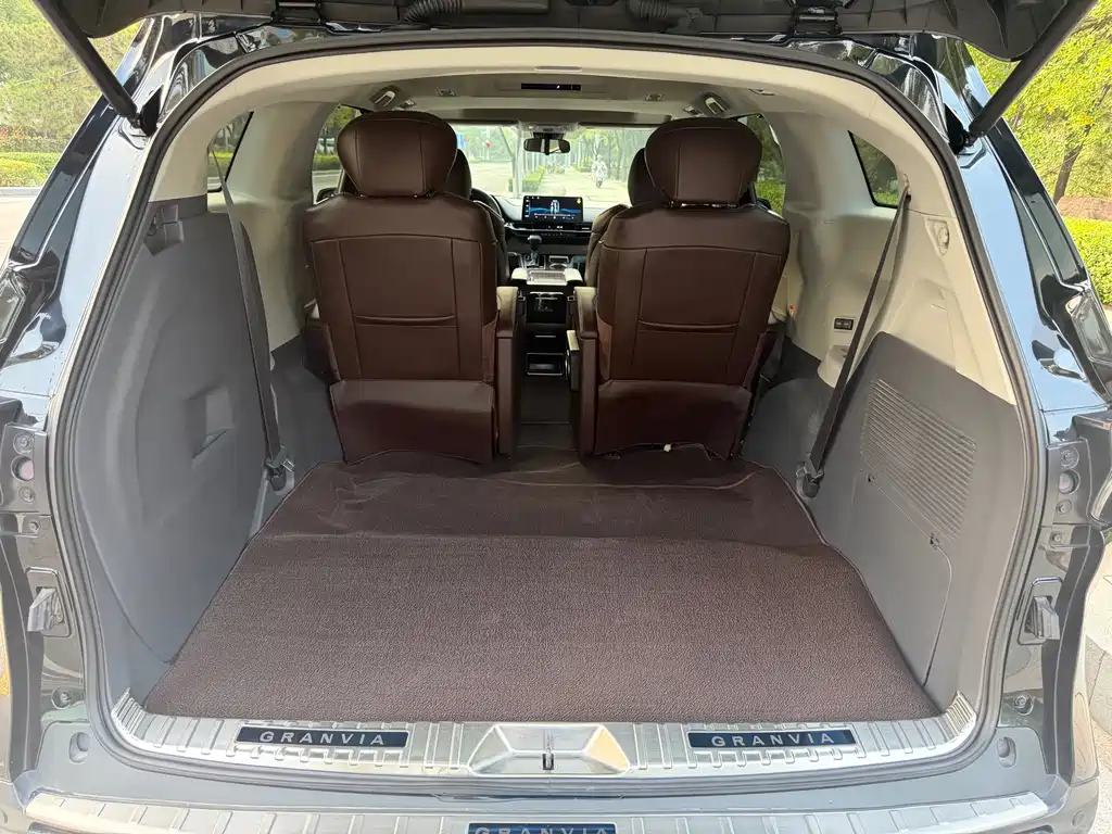 Toyota Granvia — миниатюра 18