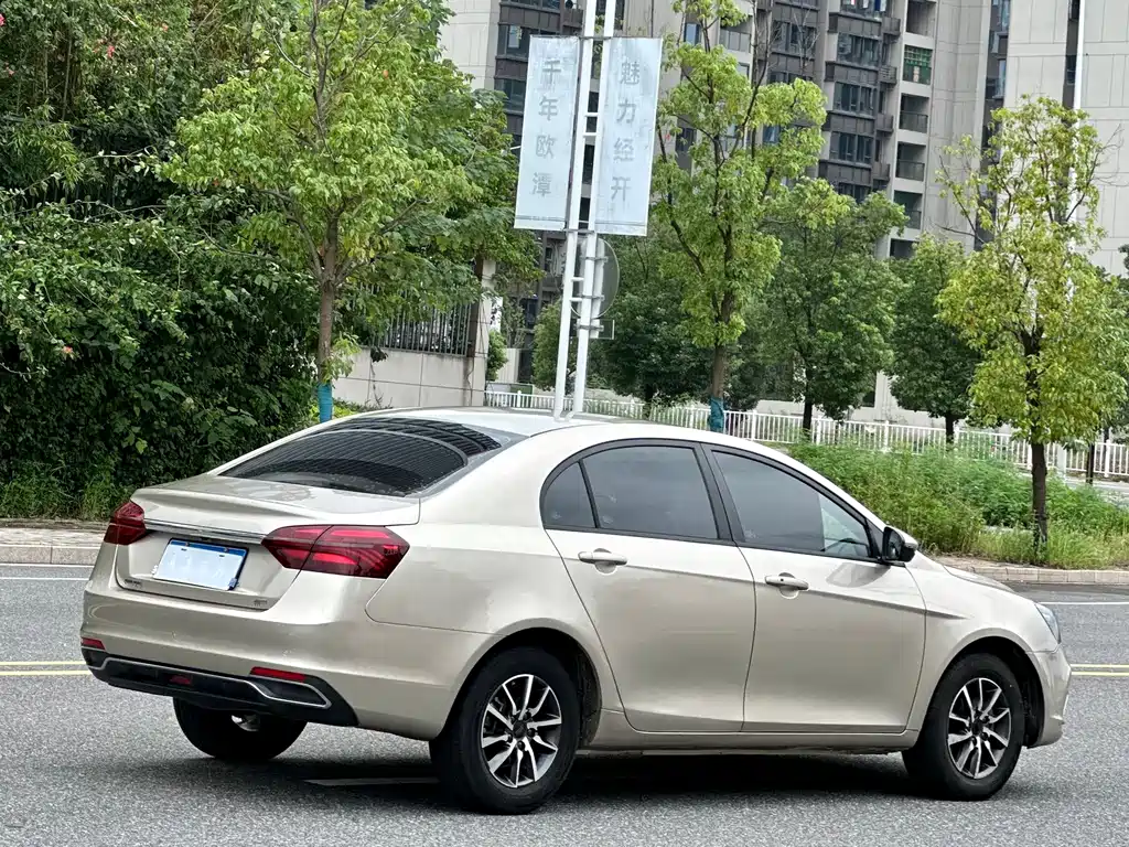 Geely Emgrand — миниатюра 6