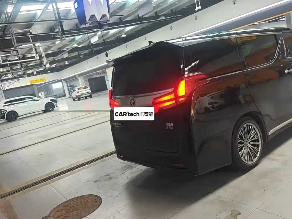 Toyota Alphard — миниатюра 4