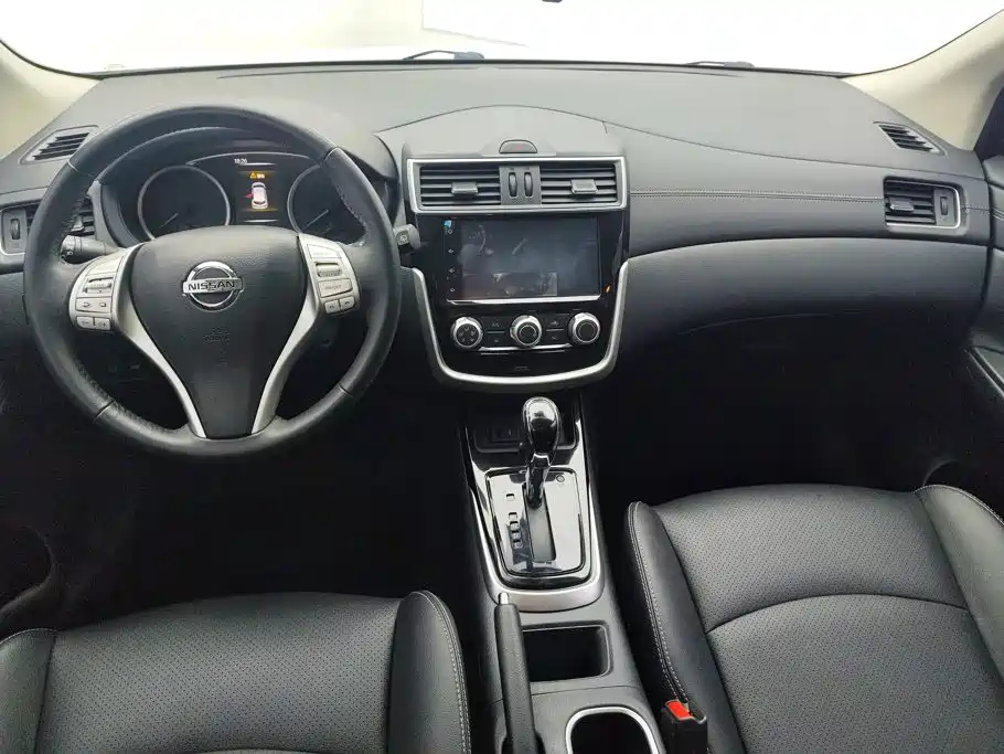 Nissan Tiida — миниатюра 12