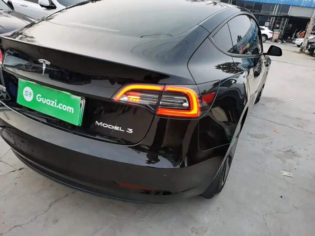 Tesla Model 3 — миниатюра 8