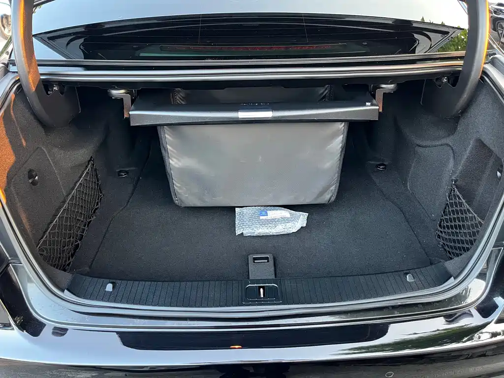Mercedes-Benz E-Class — миниатюра 52
