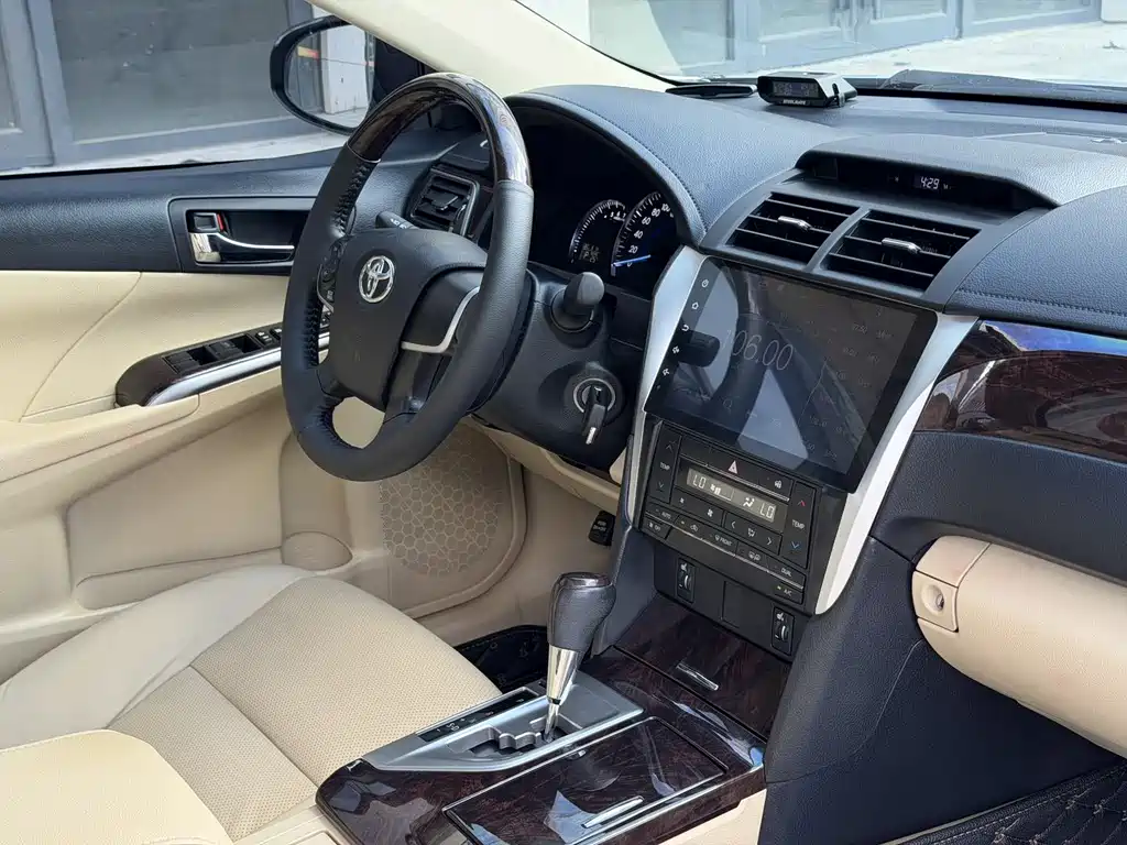Toyota Camry — миниатюра 10