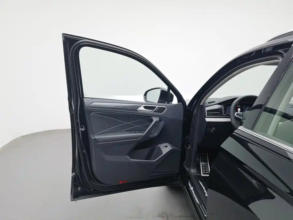 Volkswagen Tiguan L — миниатюра 8