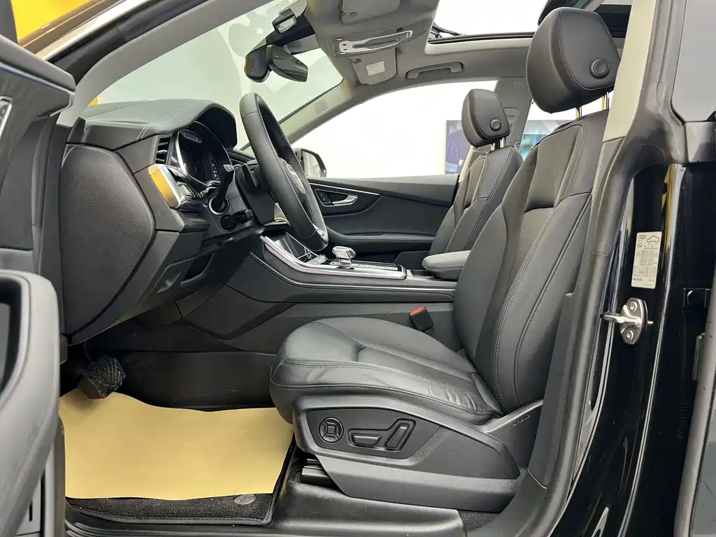 Audi Q8 2023 55 TFSI Luxury