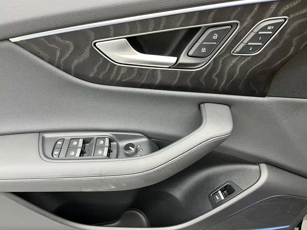 Audi Q8 2023 55 TFSI Luxury