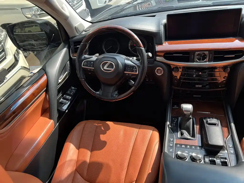 Lexus LX — миниатюра 6