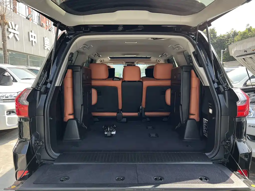 Lexus LX — миниатюра 14