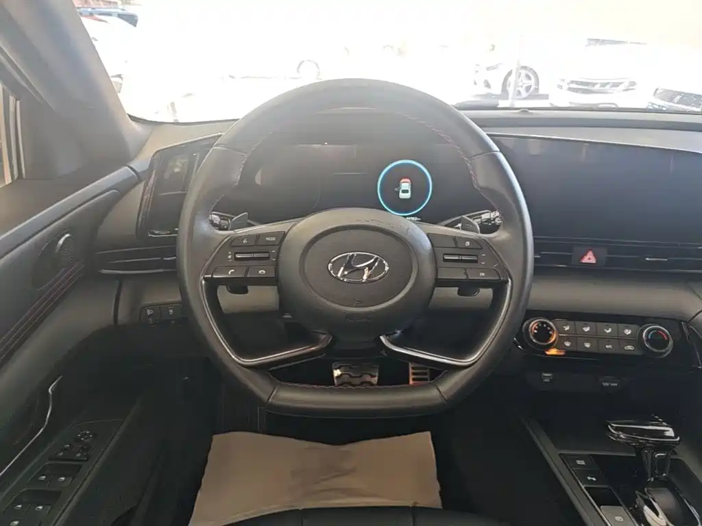 Hyundai Elantra — миниатюра 11