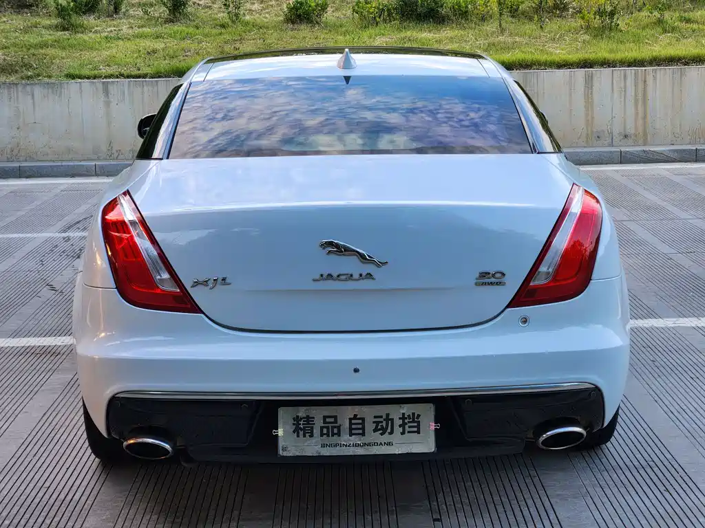 Jaguar XJ — миниатюра 6