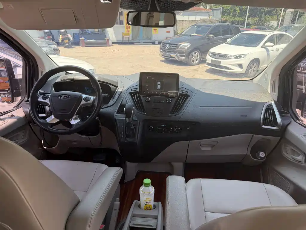 Ford Tourneo — миниатюра 8