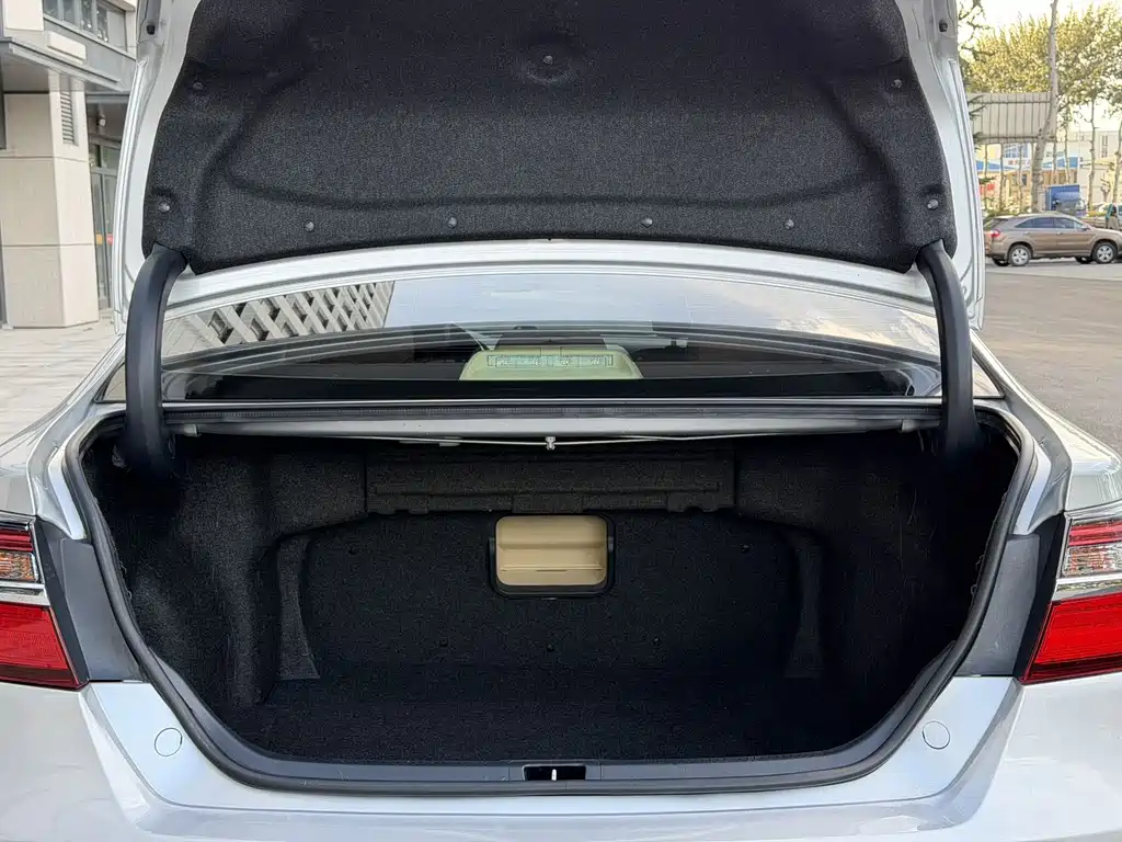 Toyota Camry — миниатюра 14