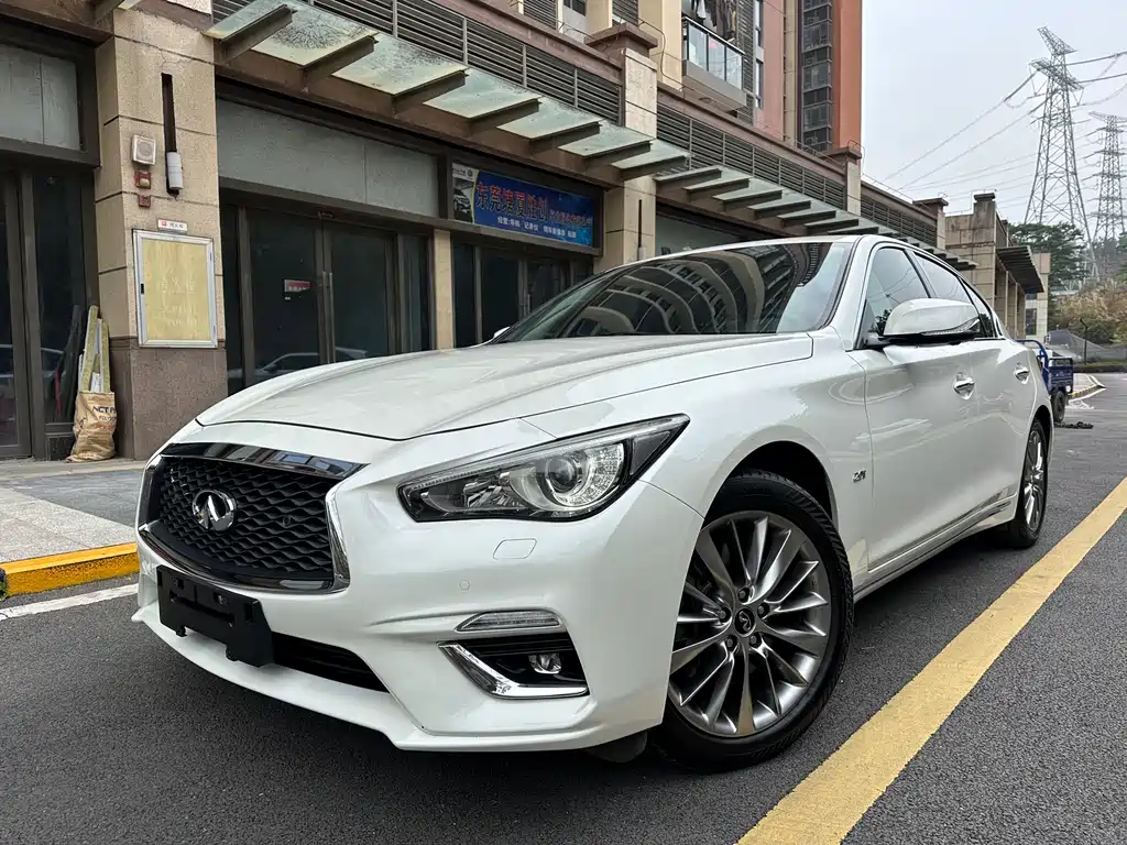 INFINITI Q50L