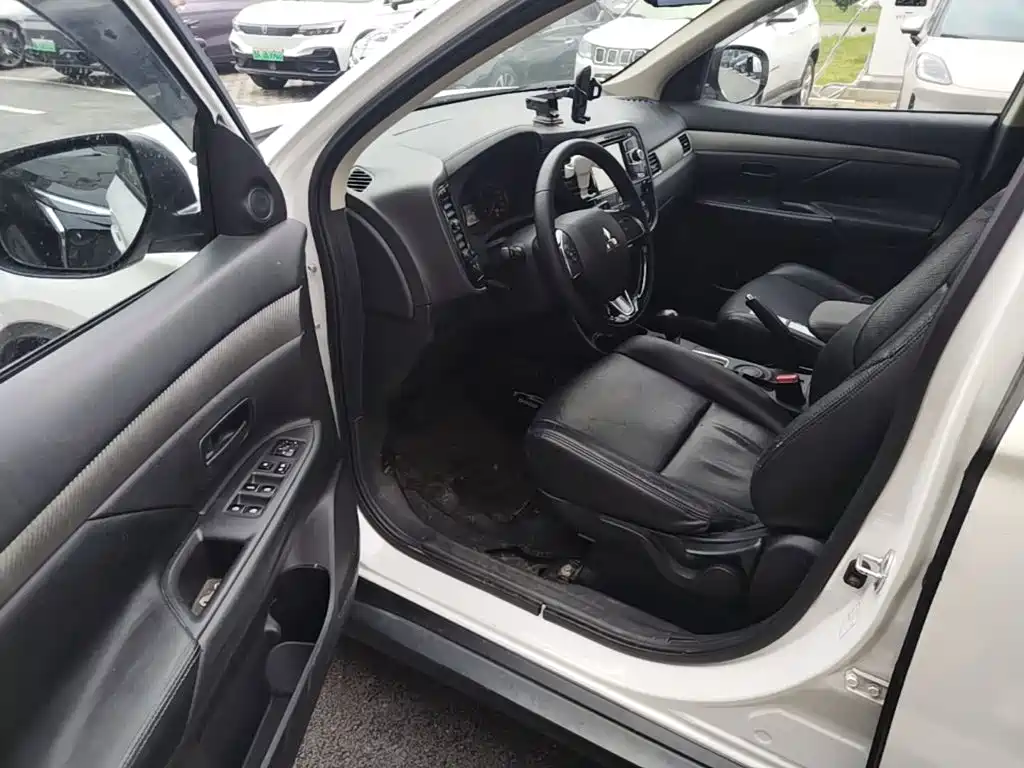 Mitsubishi Outlander (Import) — миниатюра 19