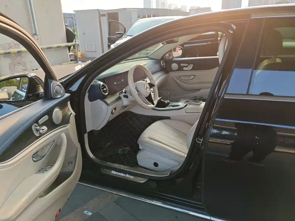 Mercedes-Benz E-Class — миниатюра 2
