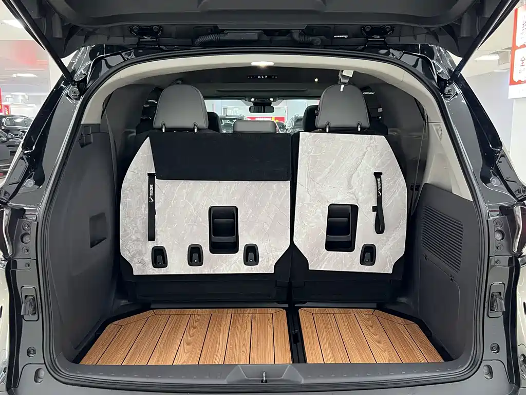 Toyota Granvia — миниатюра 16