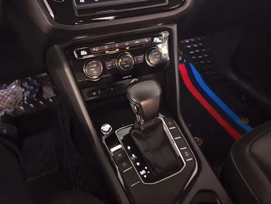 Volkswagen Tiguan L — миниатюра 16