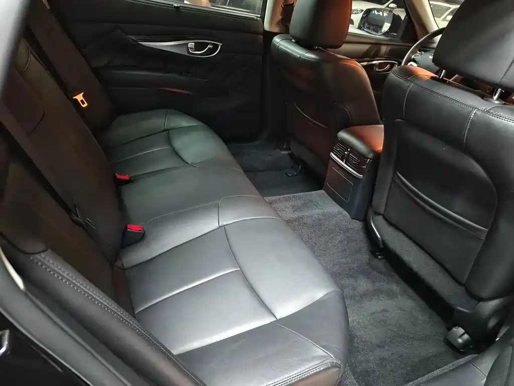 Infiniti Q70 — миниатюра 9
