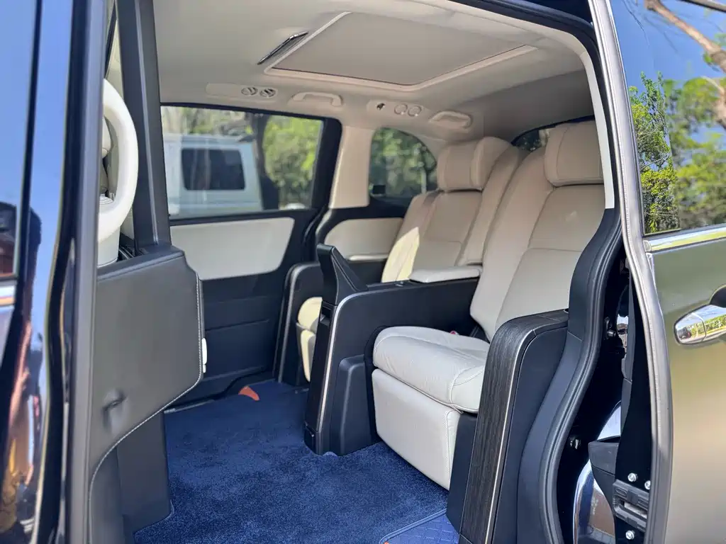 Honda Odyssey 2022 2.0L e:HEV мест
