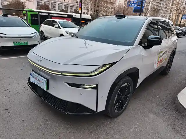 TOYOTA PLATINUM WISDOM 3X 2025