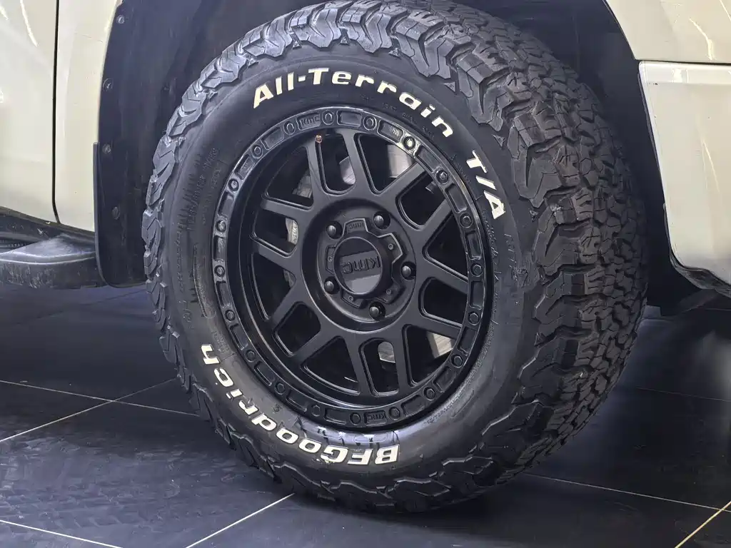 Toyota Sequoia 2017 5.7L