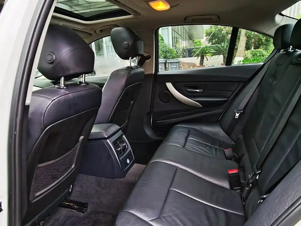 BMW 3 Series — миниатюра 13