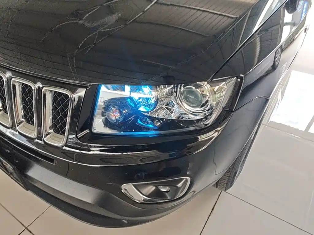 Jeep Compass (Import) — миниатюра 24