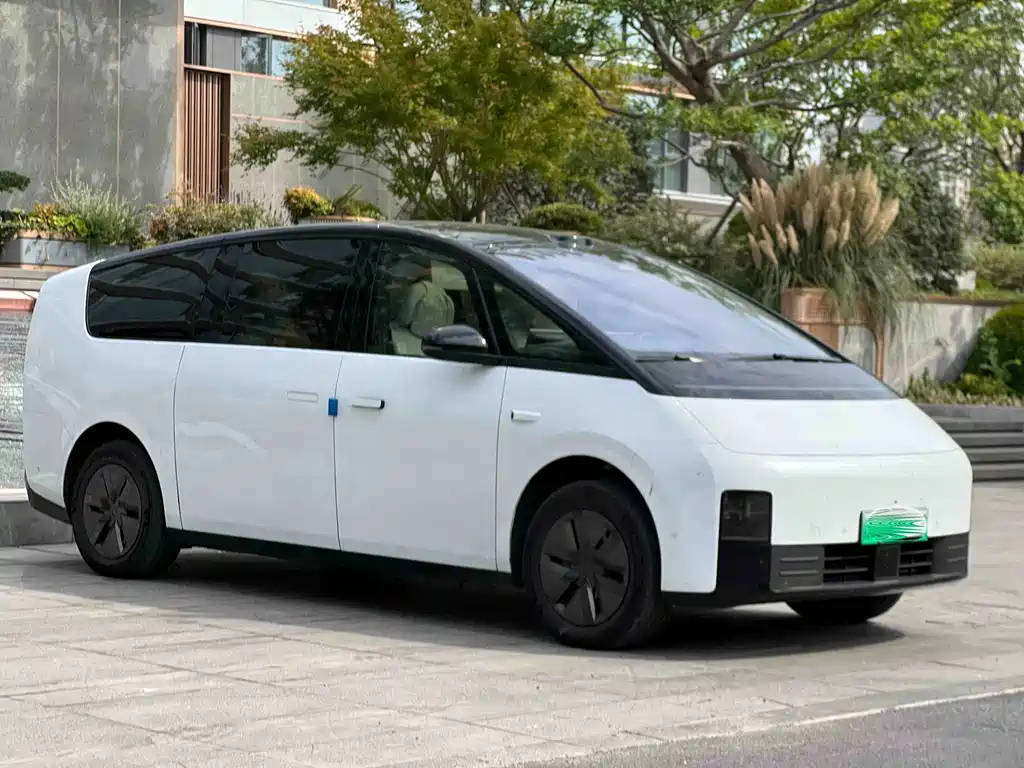 Li Auto Li MEGA — миниатюра 2