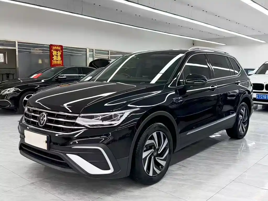 Volkswagen Tiguan L — миниатюра 2