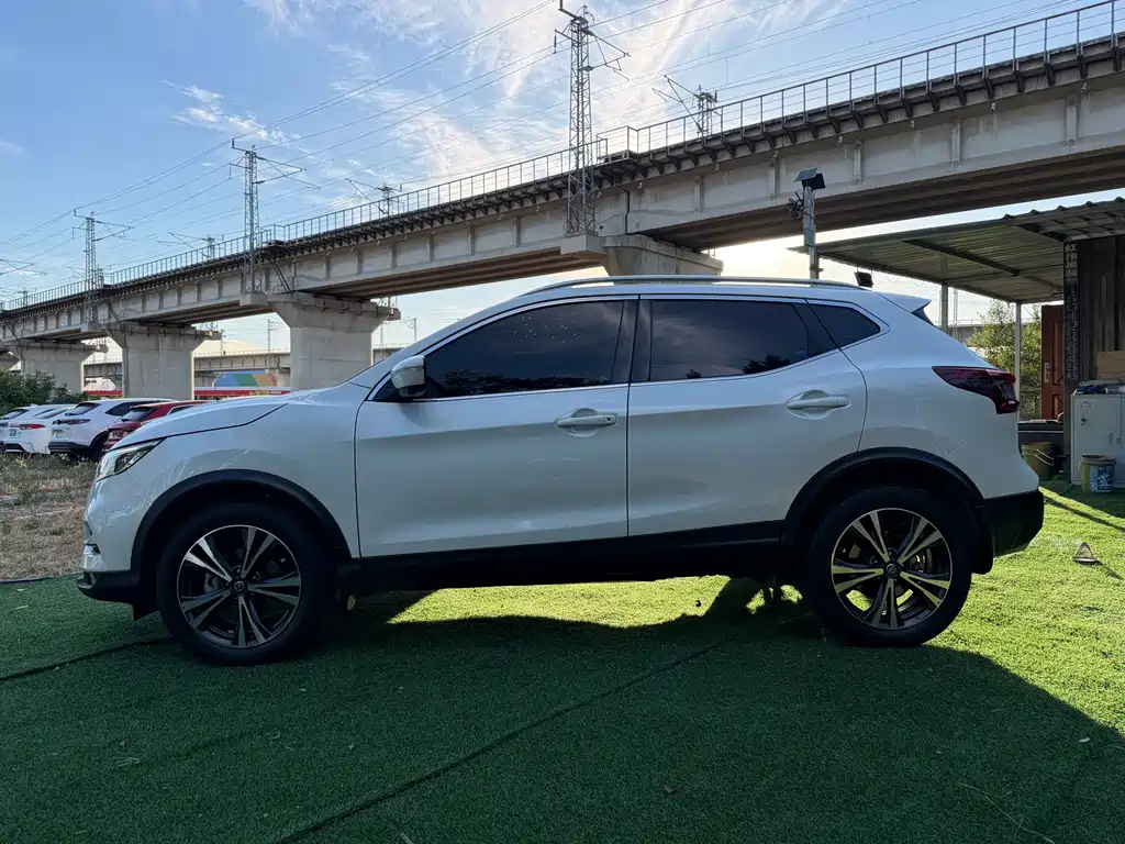 Nissan Qashqai — миниатюра 7