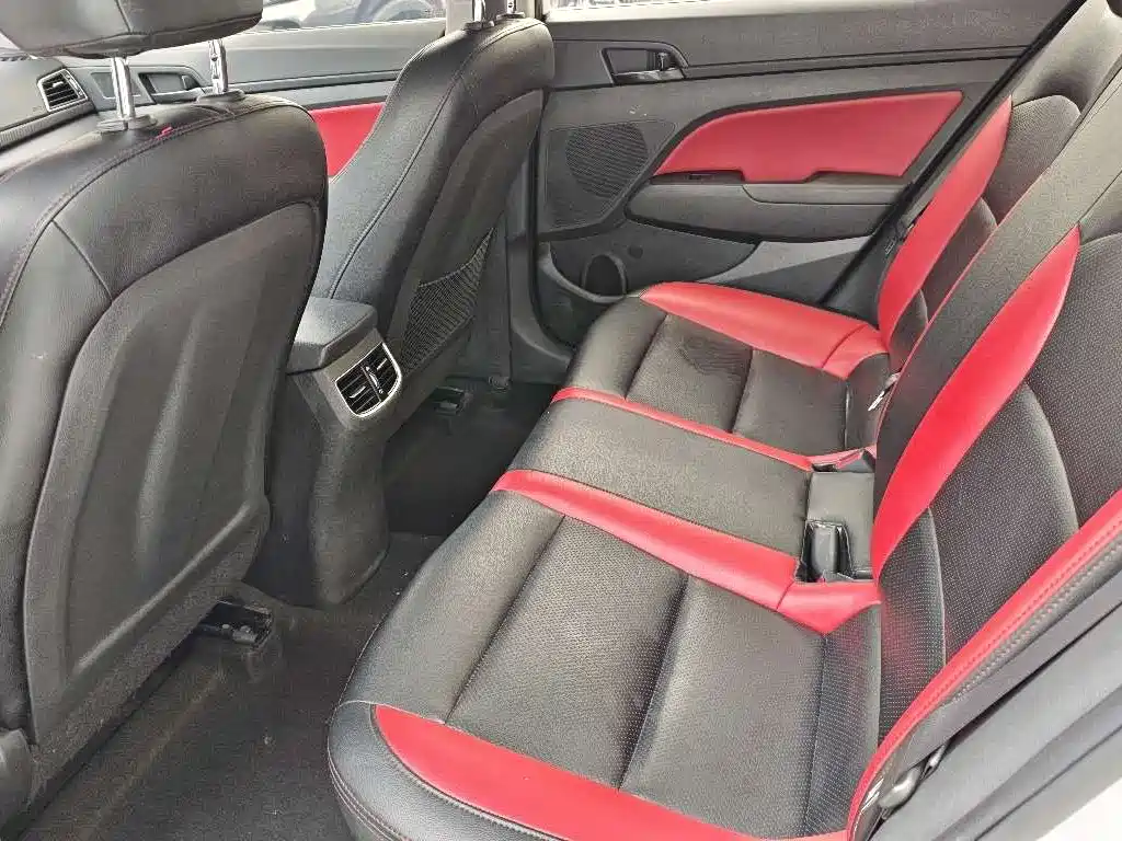 Hyundai Elantra - фото 6