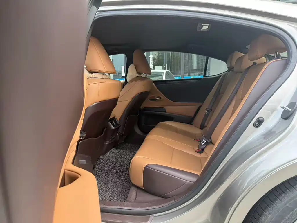 Lexus ES — миниатюра 7