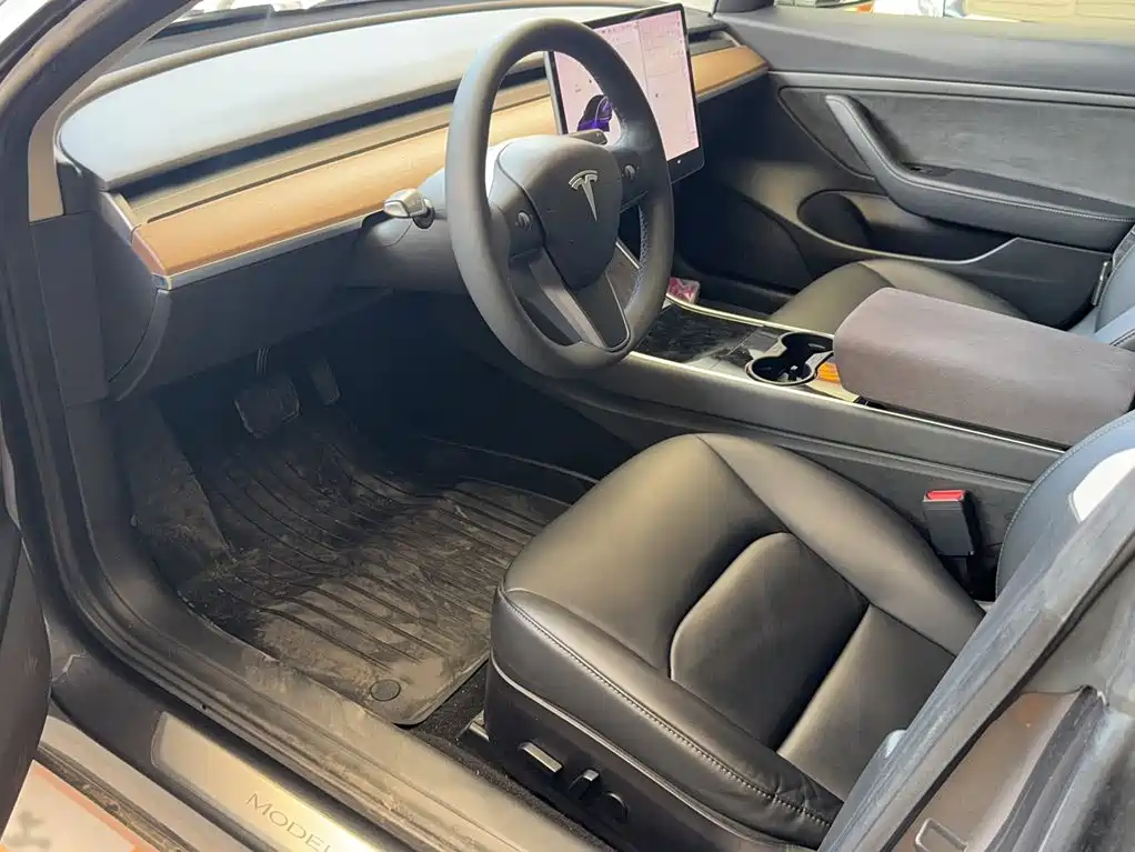 Tesla Model 3 — миниатюра 12