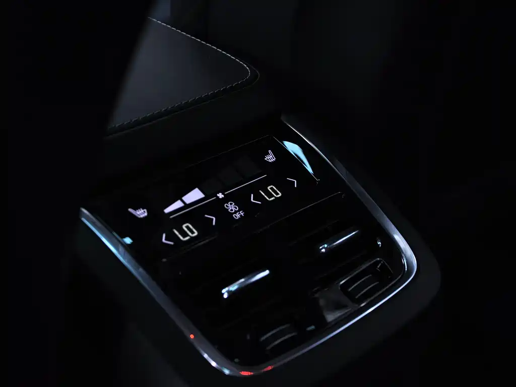 Volvo XC90 — миниатюра 12