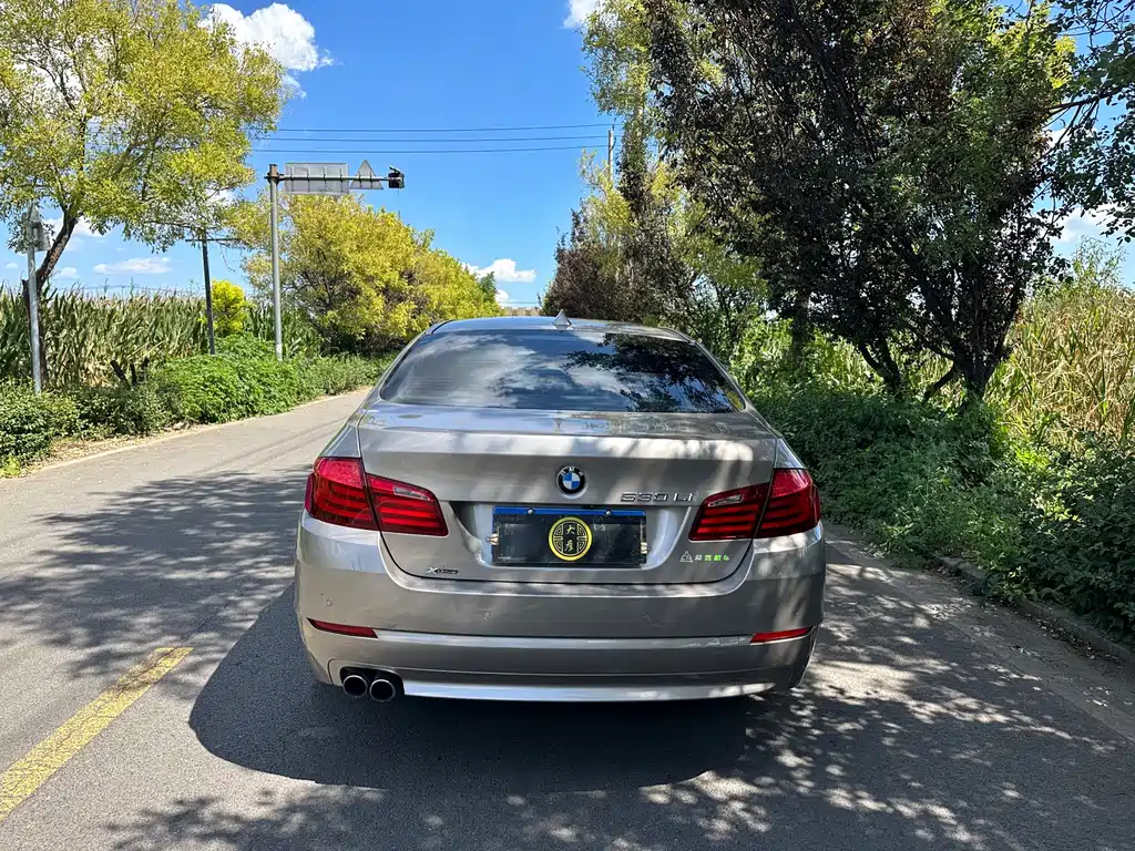 BMW 5 Series — миниатюра 6