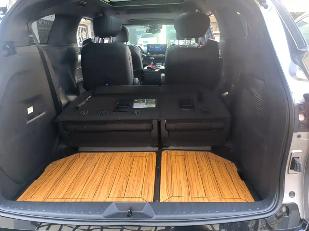 Toyota Sienna — миниатюра 19